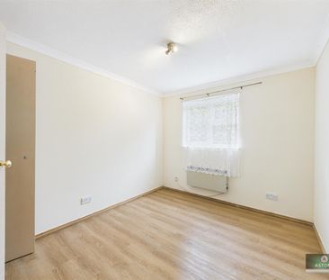 St. Sampson Road, Crawley - Photo 2