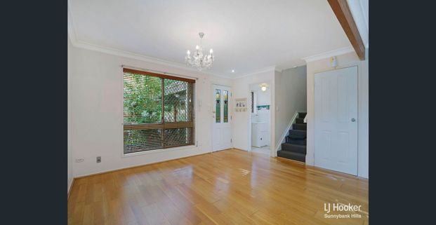 Gorgeous 3 Bedroom Townhouse, 2 swimming pools and 2 car parks in Sunnybank Hills - Photo 1