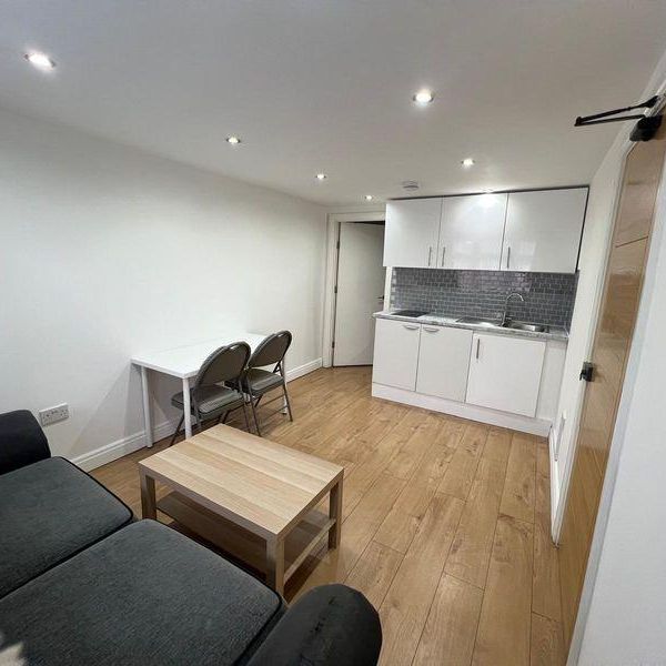 1 bedroom in a house share to rent - Photo 1