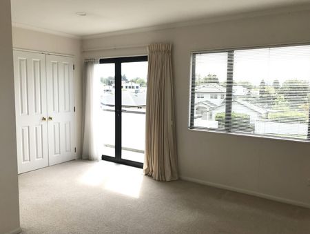 This is a stunning executive home, welcomed through the entrance way to the open dining or family, the large kitchen, with bifold doors that take you through to your own private patio with a stunning view. - Photo 3