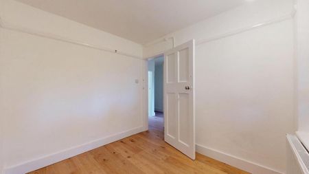 3 bedroom flat to rent - Photo 5