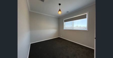 New Four Bedroom Home in Murray Park Estate!! 6 kw Solar System Saving Costs $$ - Photo 5