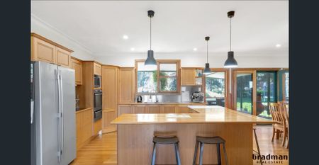 FOR RENT - SPACIOUS FAMILY HOME ON 1 ACRE (APPROX.) IN BEVERIDGE - Photo 4