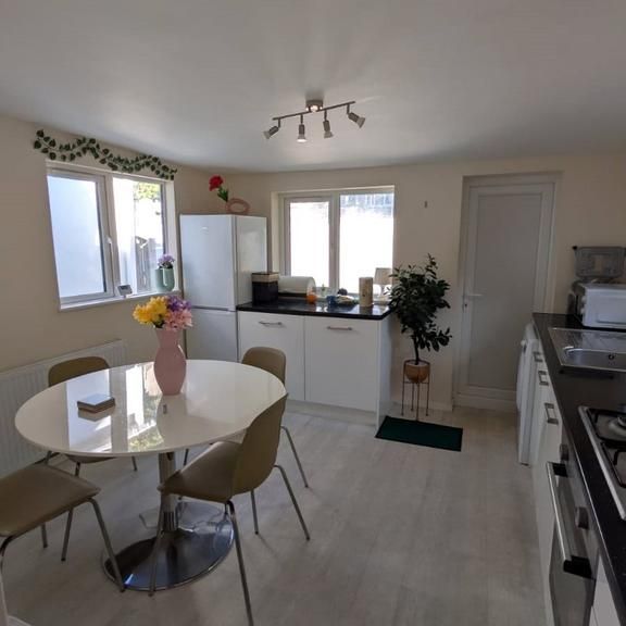 4 bedroom semi-detached house to rent - Photo 1