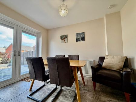 3 bedroom detached house to rent - Photo 3