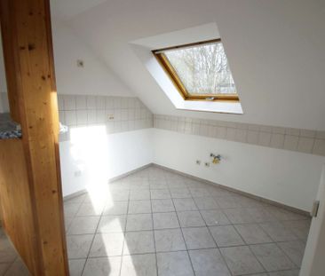 2-Zimmer-DG-Wohnung mit BALKON, offene Küche, Badewanne – frisch re... - Photo 3