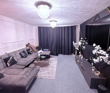 2 Bed Terraced House, Heron Drive, LU2 - Photo 3