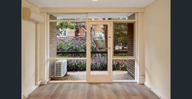 Not your average apartment... - Photo 1