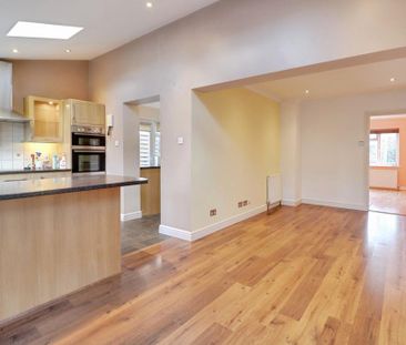 3 bedroom semi-detached house to rent - Photo 2