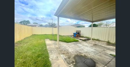 Family Living at Its Best - 3 Bedroom Home in Prime Location - Photo 5