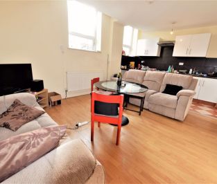 2 bedroom Flat in 14 Raglan Rd, Leeds - Photo 5