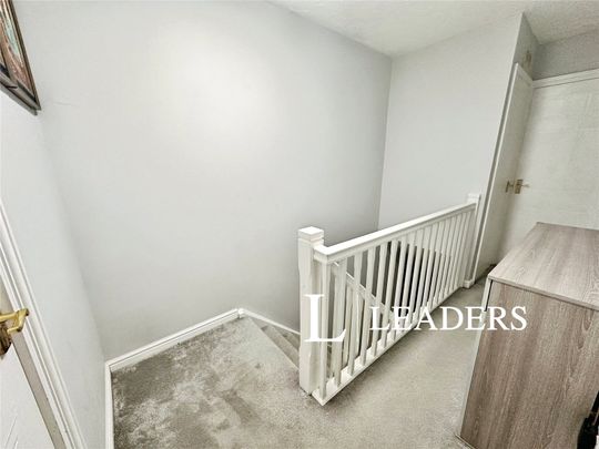 3 bedroom house to rent Ovaldene Way, ST4 - Photo 1