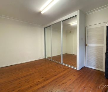 Comfortable and Convenient Home - Photo 2