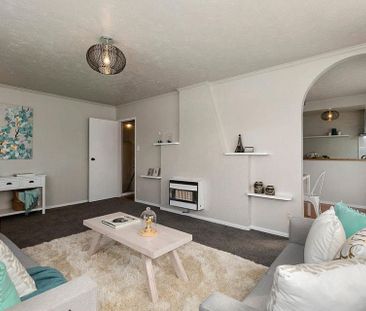 Large family home fully fenced - Photo 2