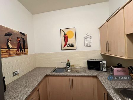 1 bedroom flat to rent - Photo 2