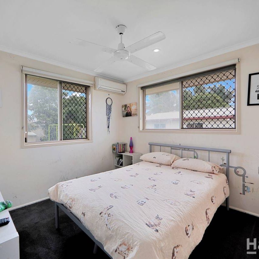 Charming 3 Bedroom Brick Home in a Great Neighbourhood - Photo 1