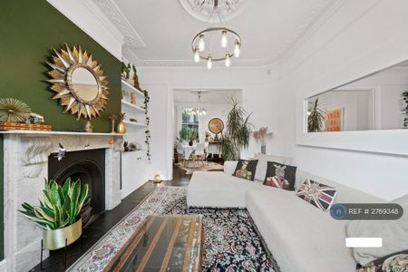 4 bedroom end of terrace house to rent - Photo 2