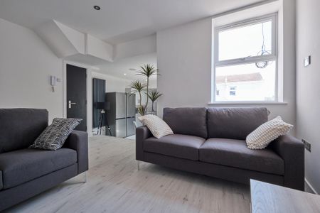 6 bedroom semi-detached house to rent - Photo 2