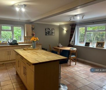 1 bedroom in a house share to rent - Photo 6