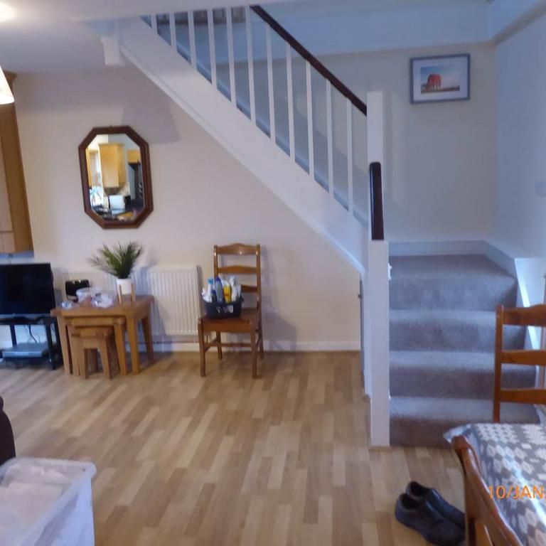 2 bedroom cottage to rent - Photo 1