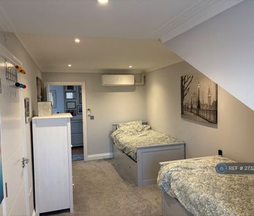 1 bedroom in a flat share to rent - Photo 1