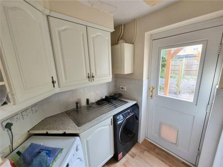 4 bedroom detached house to rent - Photo 5