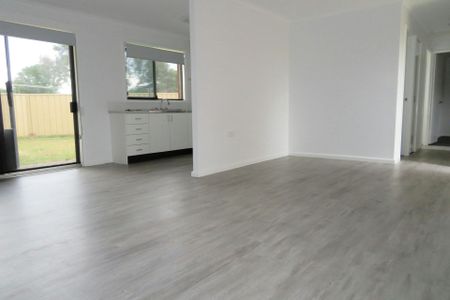 RENOVATED 2 BEDOOM APARTMENT! - Photo 2
