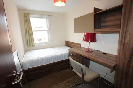 4 bedroom flat to rent - Photo 5