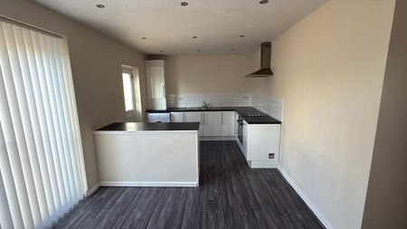 3 bedroom semi-detached house to rent - Photo 2