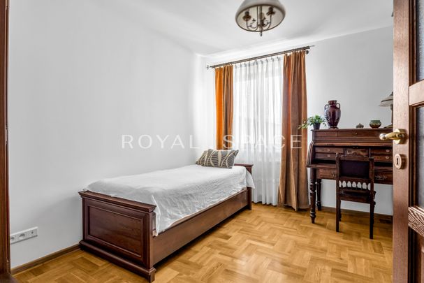 Przestronne mieszkanie z balkonem i garażem - Zdjęcie 1