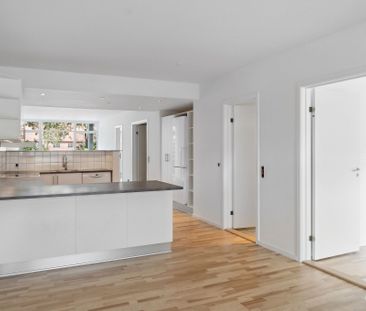 Stor lys lejlighed med åbent køkken, og egen stor altan - Foto 3