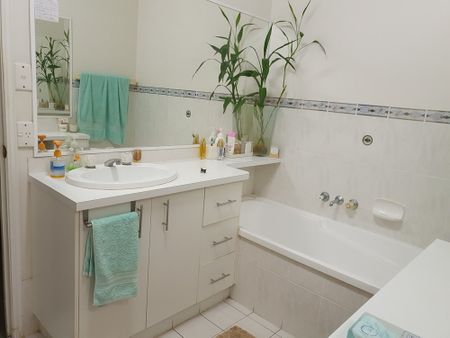 2-bedroom shared unit/townhouse, Monterey Avenue - Photo 5