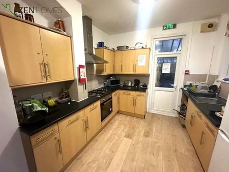 1 bedroom in a house share to rent - Photo 4