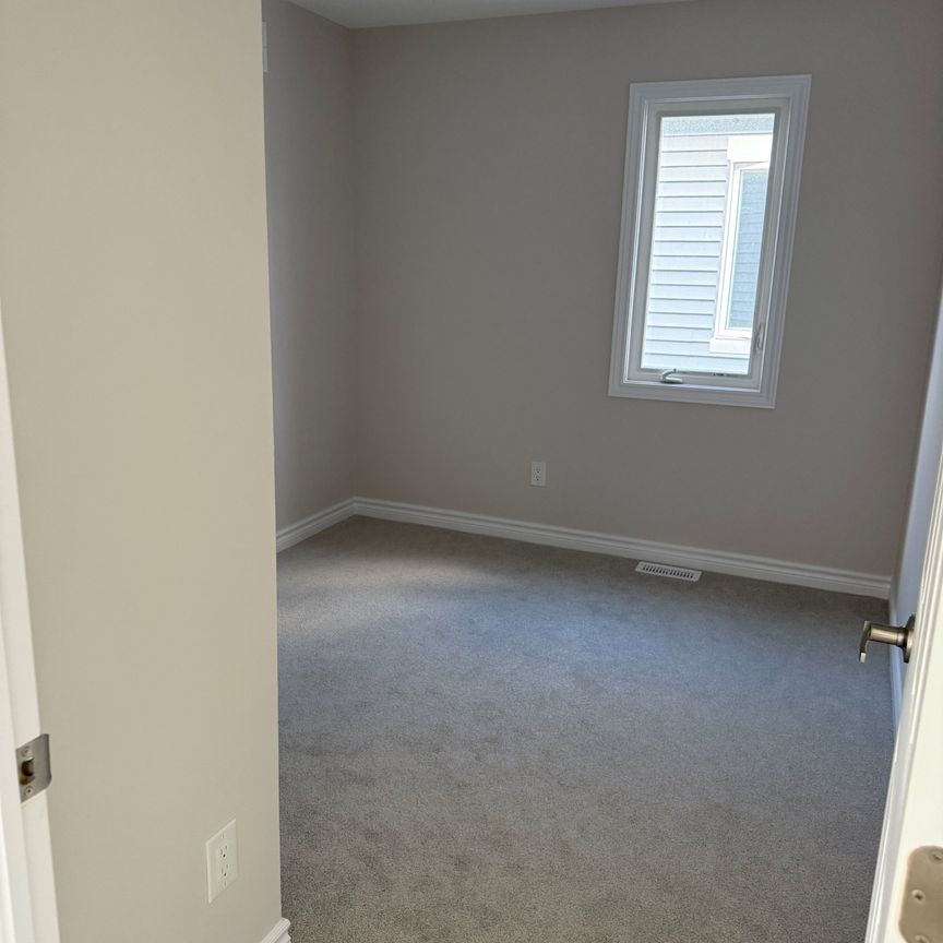 For Lease - 351 Les Emmerson Drive, Barrhaven, Ontario - Photo 1