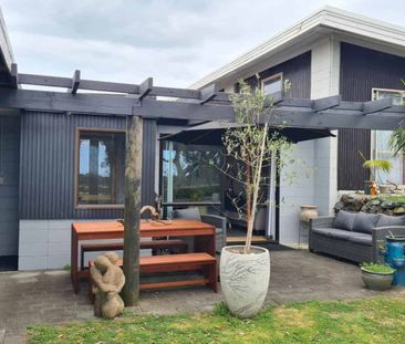 Home with sea views - Photo 3