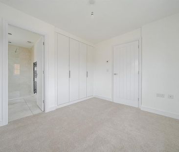 4 bedroom detached house to rent - Photo 6