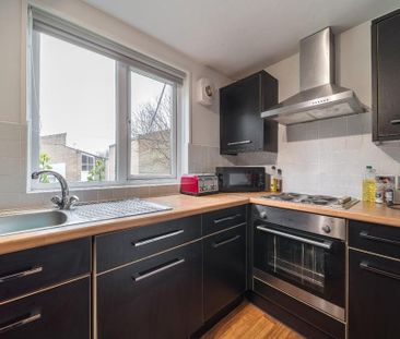 1 bedroom in a house share to rent - Photo 4