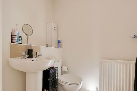 3 bedroom end of terrace house to rent - Photo 2