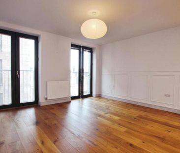 A modern two bedroom harbourside apartment with an allocated parkin... - Photo 1