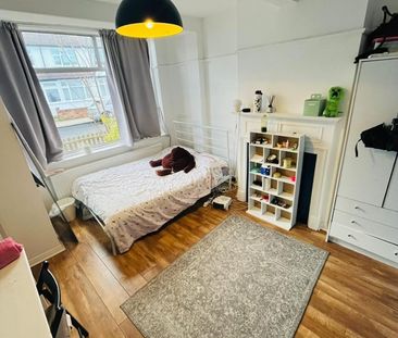 Room in a Shared House, Woodmansterne Road, SW16 - Photo 3