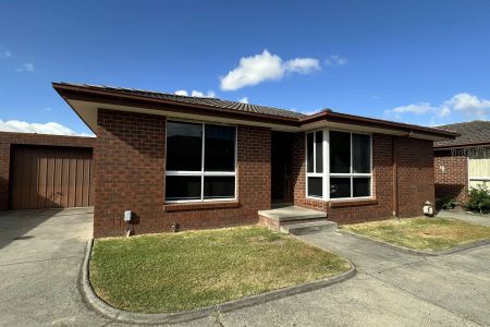 3/16 Canberra Avenue, Dandenong South. - Photo 3