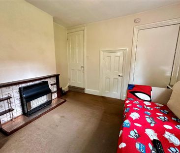 2 bedroom end of terrace house to rent - Photo 2