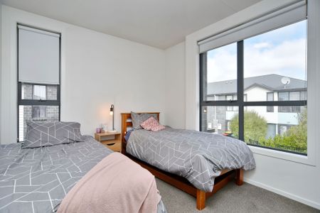 Stylish Living on the Edge! - Photo 4