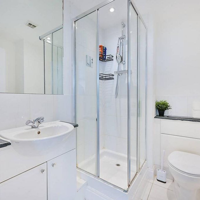 3 bedroom flat to rent - Photo 1