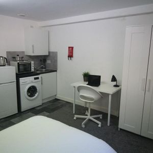 1 bedroom flat to rent - Photo 2