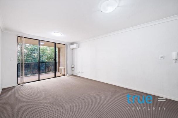 SPACIOUS AND MODERN APARTMENT IN SOUGHT AFTER LOCATION - Photo 1