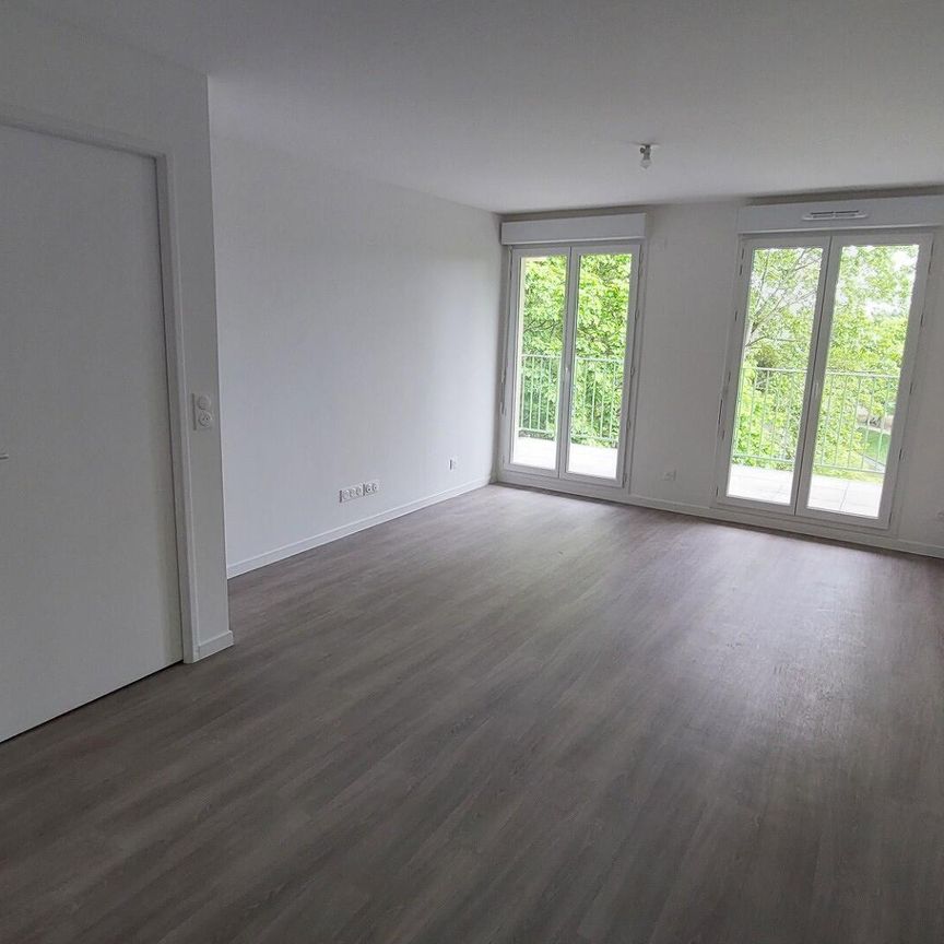 location Appartement T2 DE 42.95m² À LE BLANC MESNIL - Photo 1