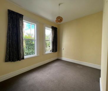 Modernised three bedroom home - Close to CBD and transport - Photo 5