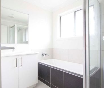 Great Layout, Comfortable Family Home - Photo 6