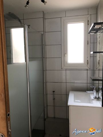 Location Appartement 3 pièces 48m² PORT LA NOUVELLE 11210 - Photo 3